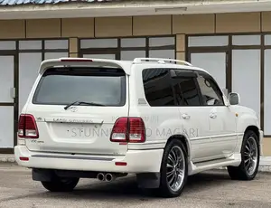 Toyota Land Cruiser 2001 White
