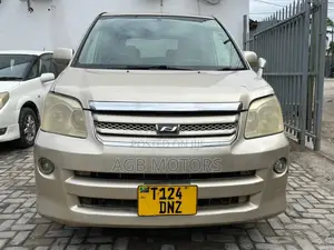 Toyota Noah 2006 Gold