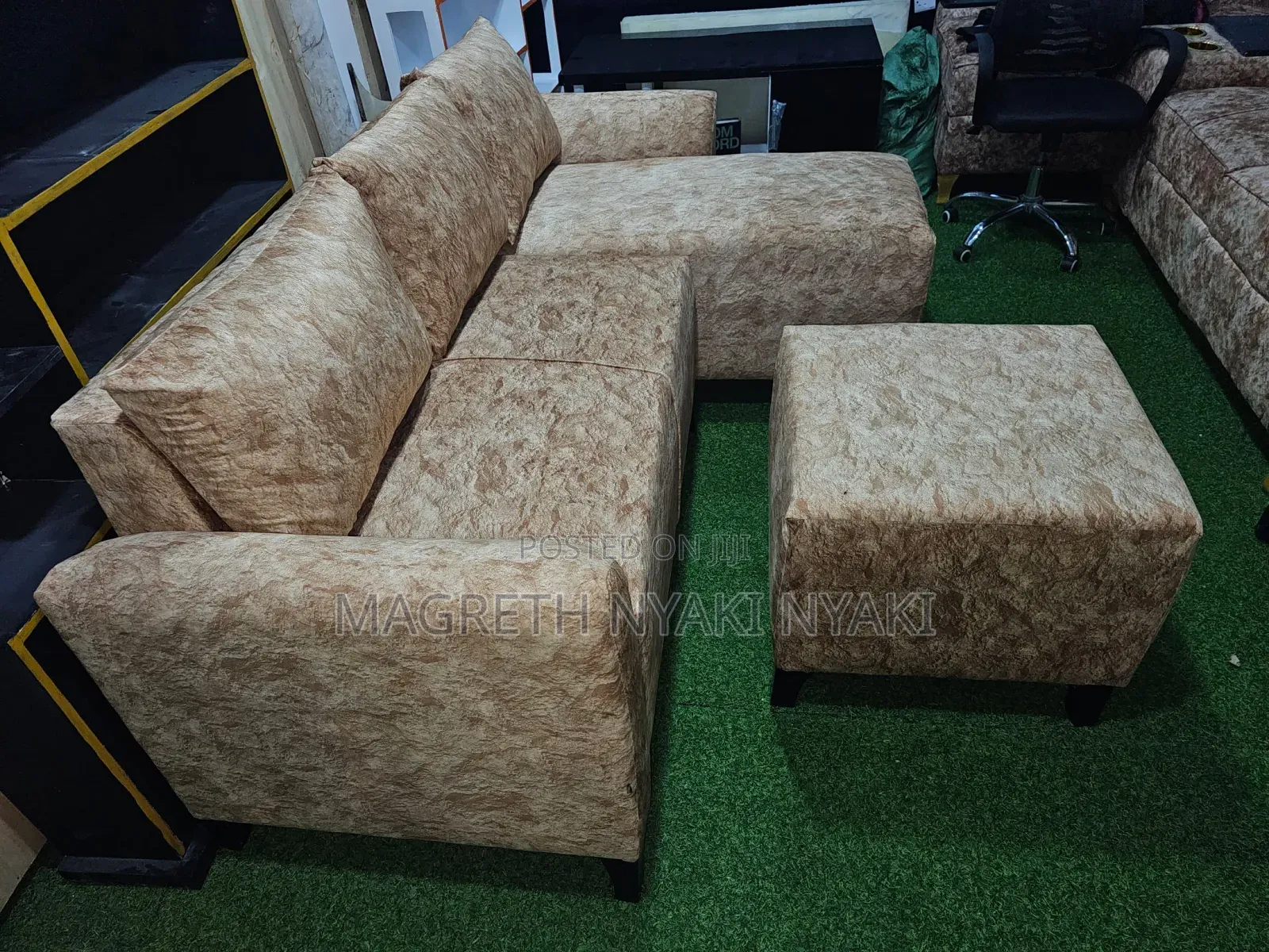 Nauza Sofa Mpya Shape Na Coffe Table Yake