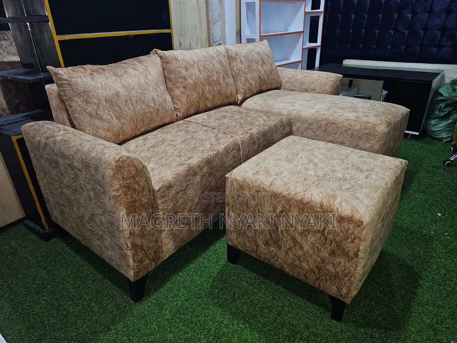 Nauza Sofa Mpya Shape Na Coffe Table Yake