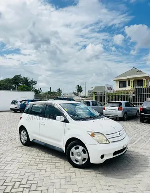 Toyota IST 2004 White