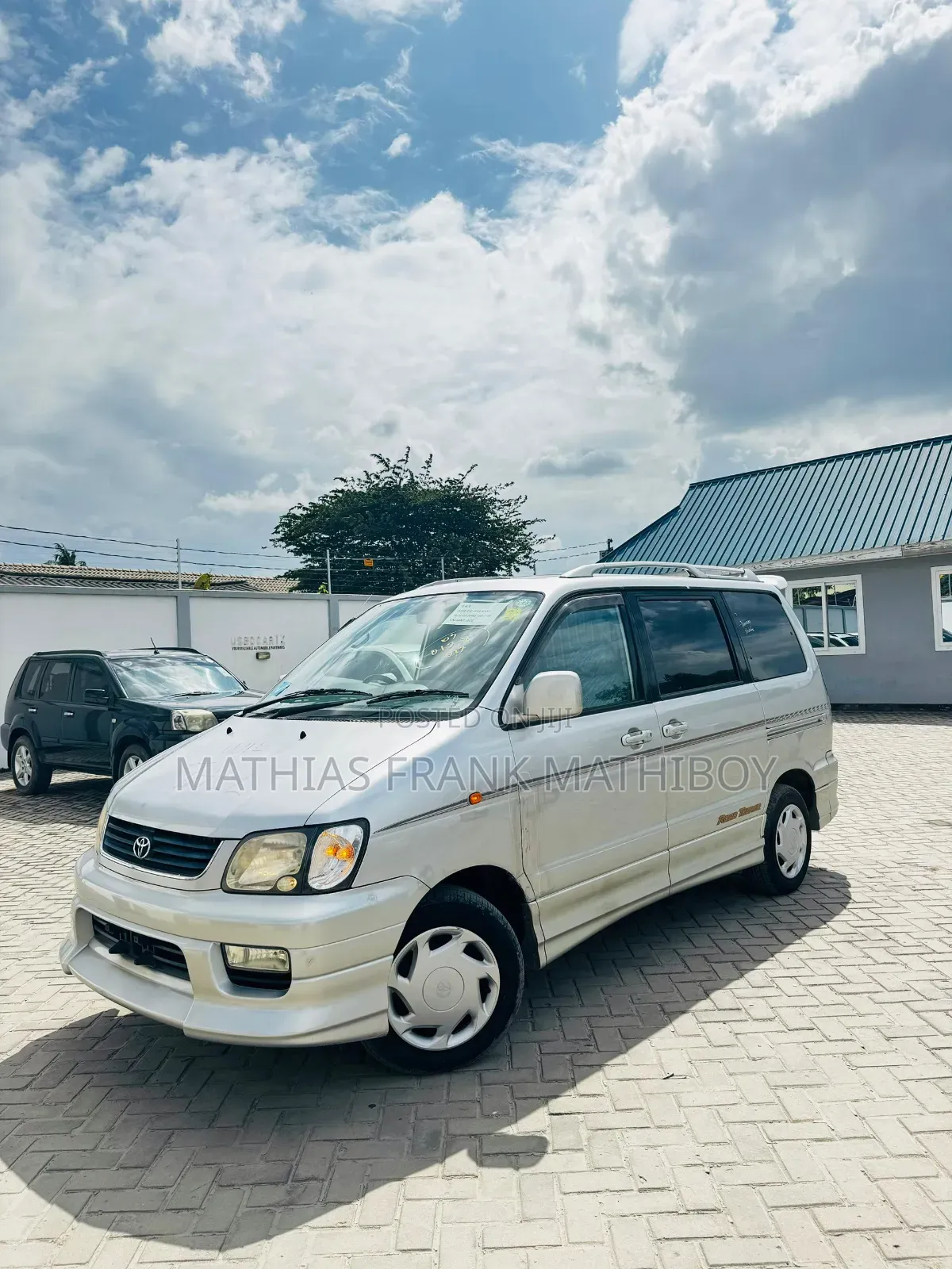 Toyota Noah 2001 Silver