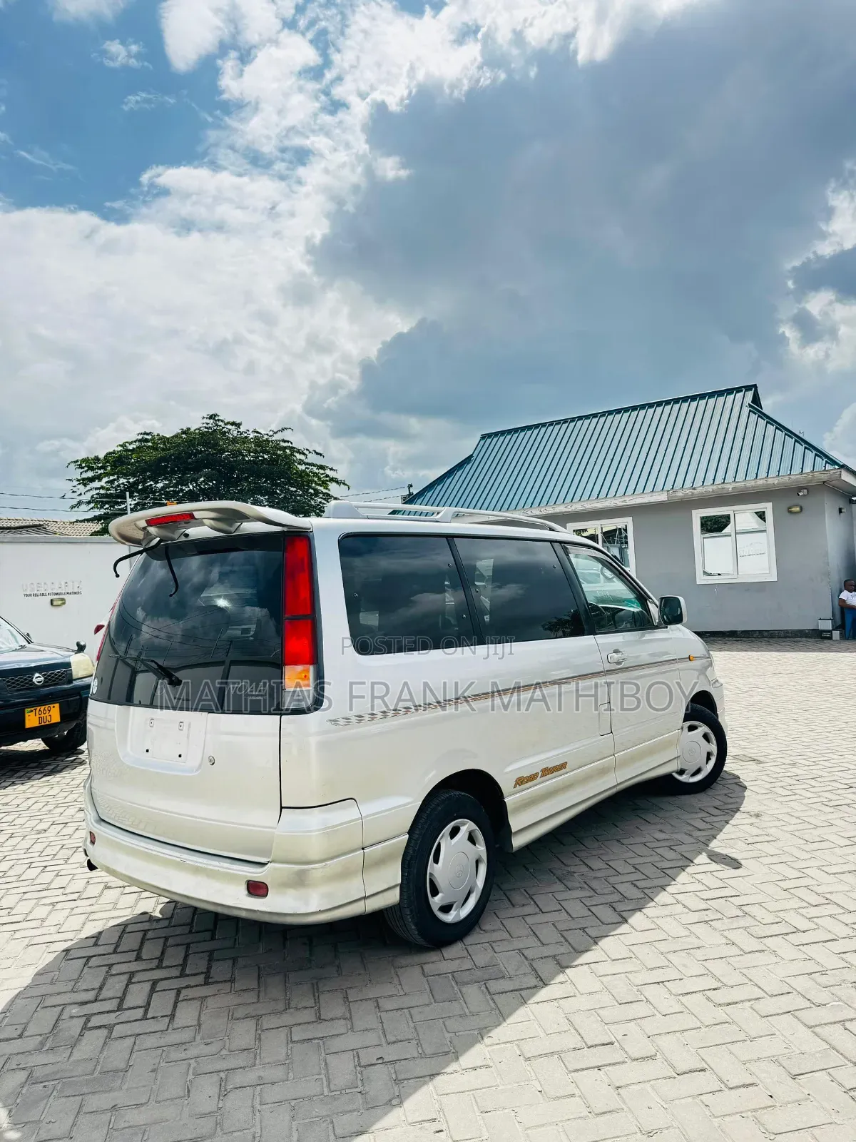 Toyota Noah 2001 Silver