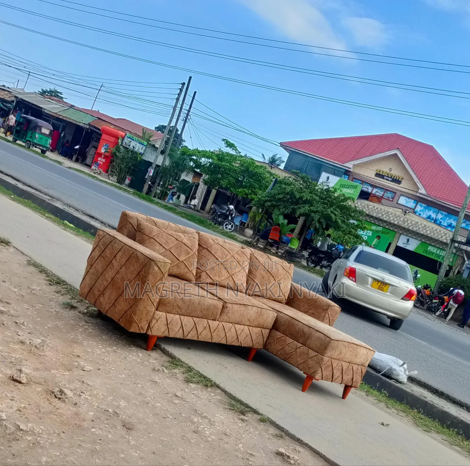 Nauza Sofa Set Shape L Imetumika Kidogo