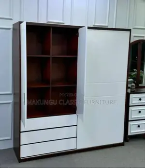 Wardrobes Yenye Milango Mitatu Na Sehemu Ya Kuslide