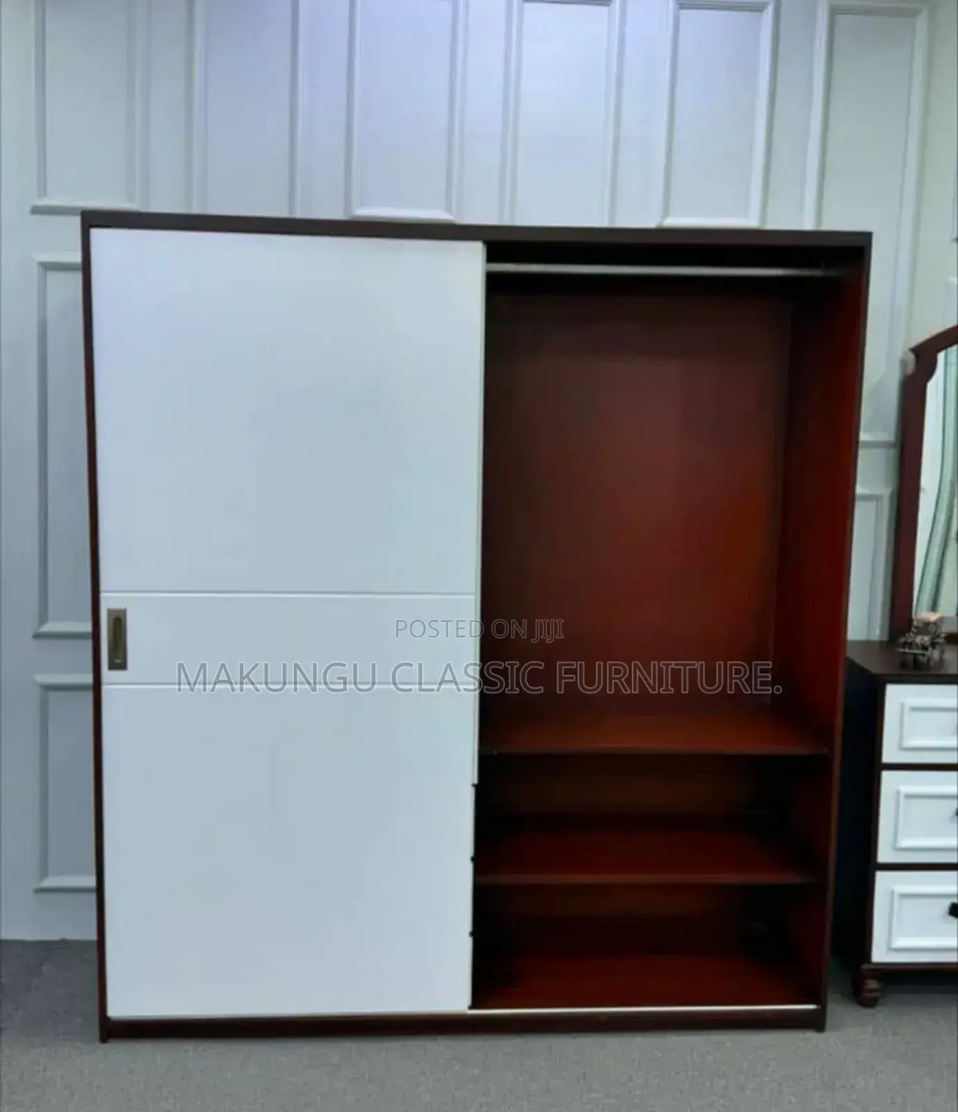 Wardrobes Yenye Milango Mitatu Na Sehemu Ya Kuslide