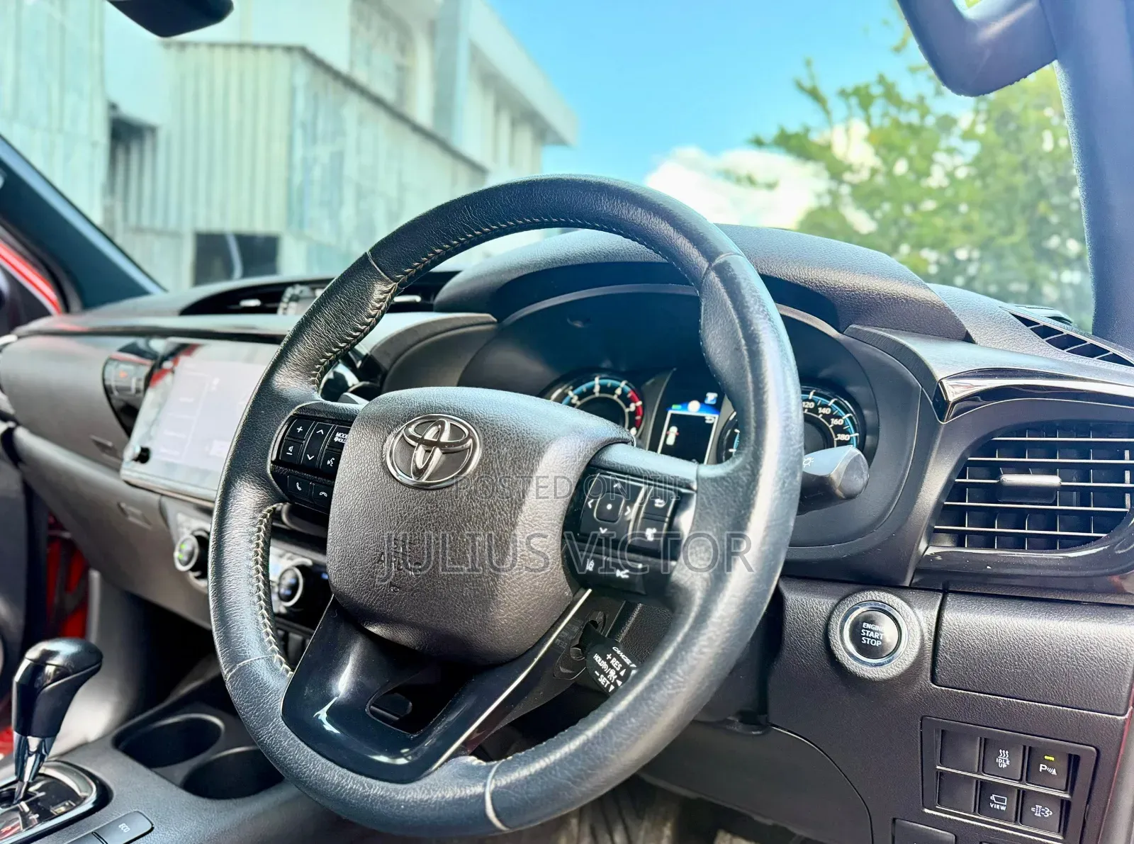 Toyota Hilux 2022 Orange