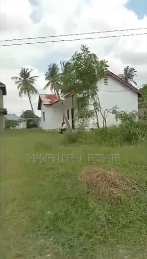 Plot Inauzwa Bahari Beach