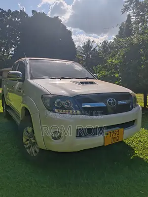 Toyota Hilux 2.5 Cab 2005 White