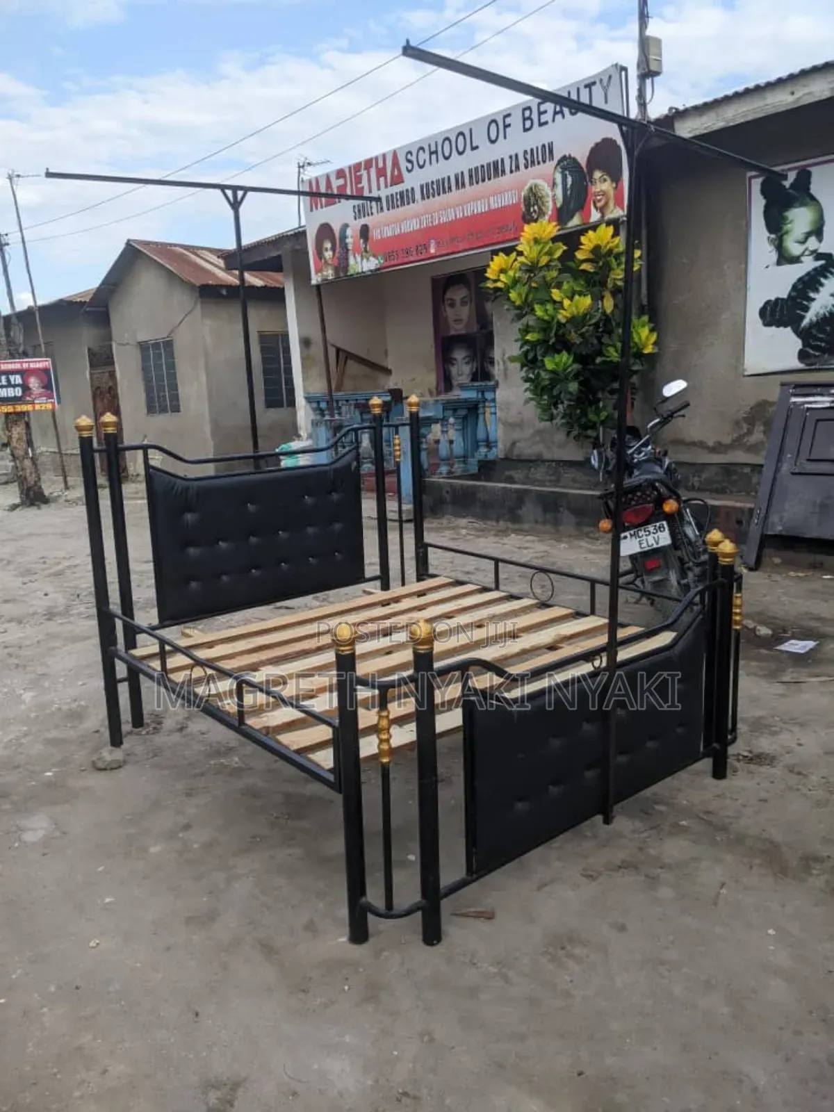 Bedsofa Ya Chuma 5/6 Imetumika Kidogo