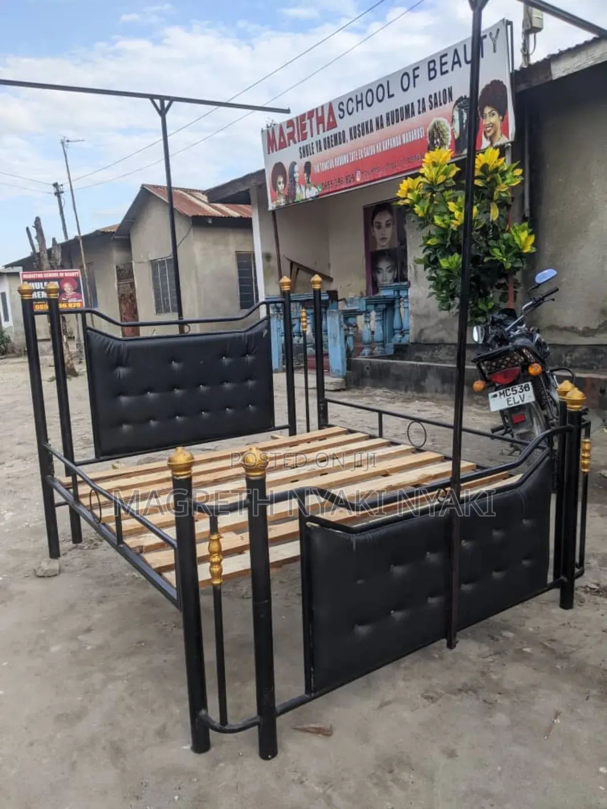 Bedsofa Ya Chuma 5/6 Imetumika Kidogo