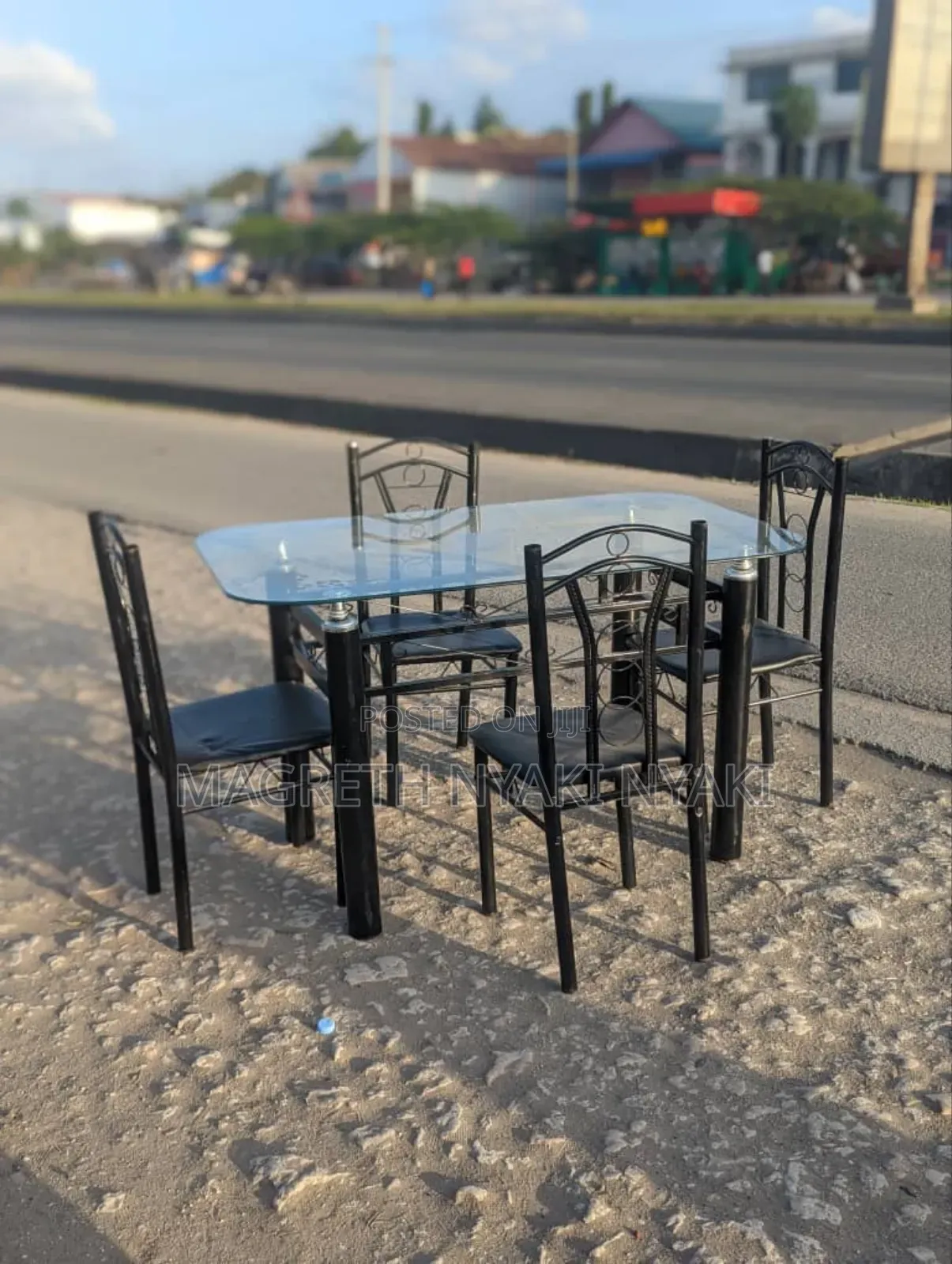 Dinning Table Viti 4 Meza Ya Kioo Juu