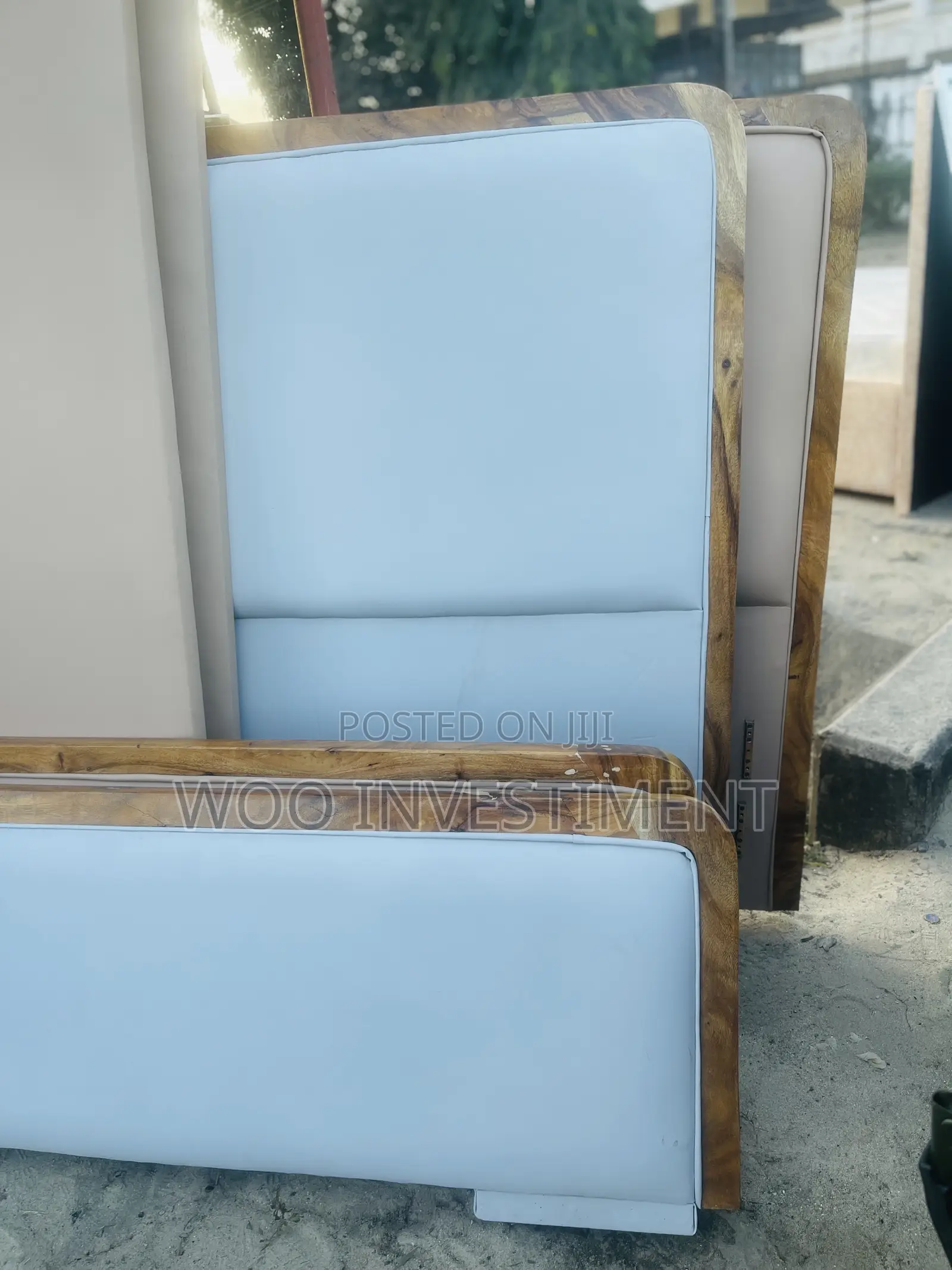 Classic Bedsofa Kali Sana Mpya Zenye Mbao Mninga Clean Sana.
