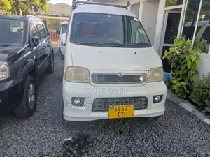 Toyota HiAce 2002 White