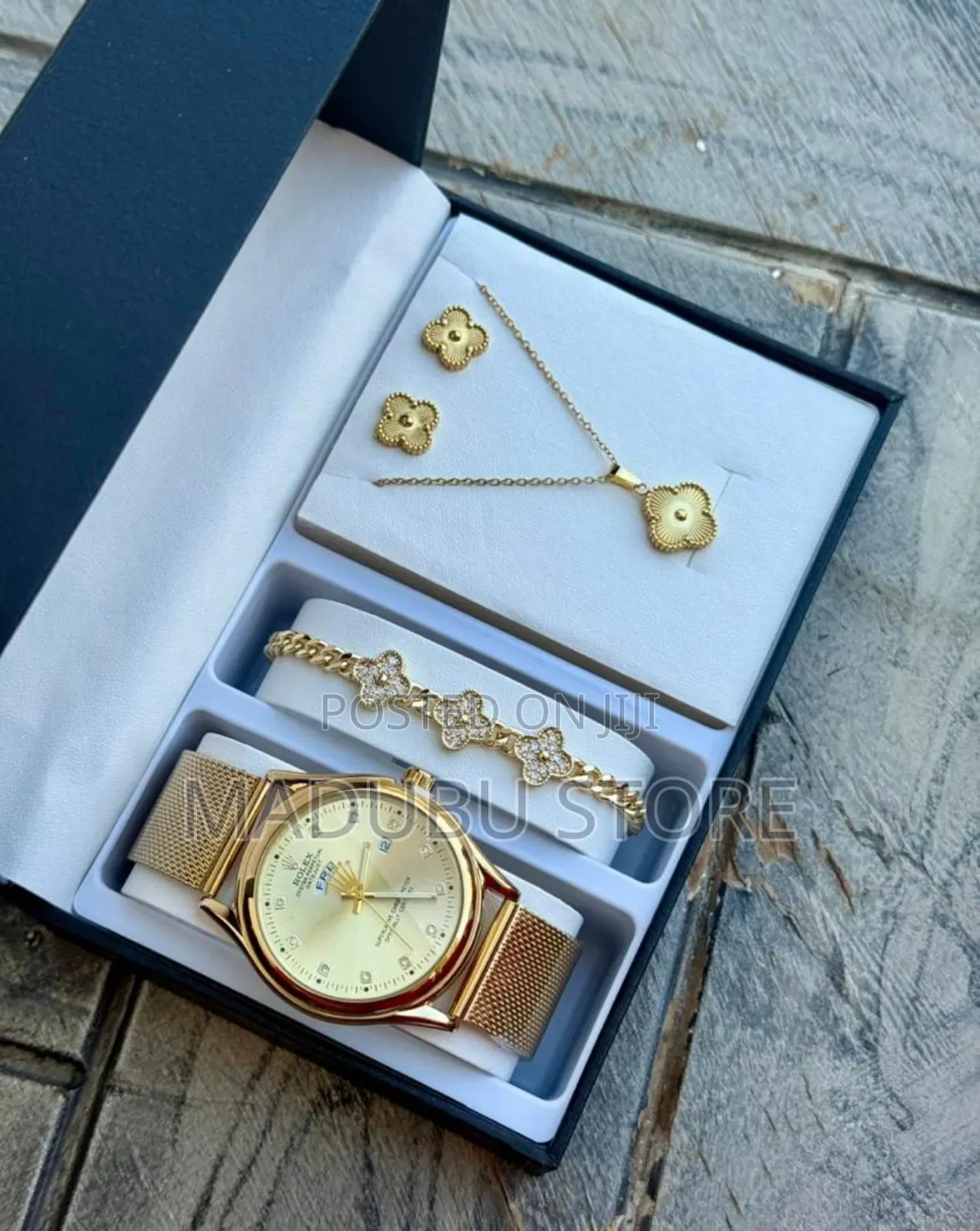 Gold Set of Jewely