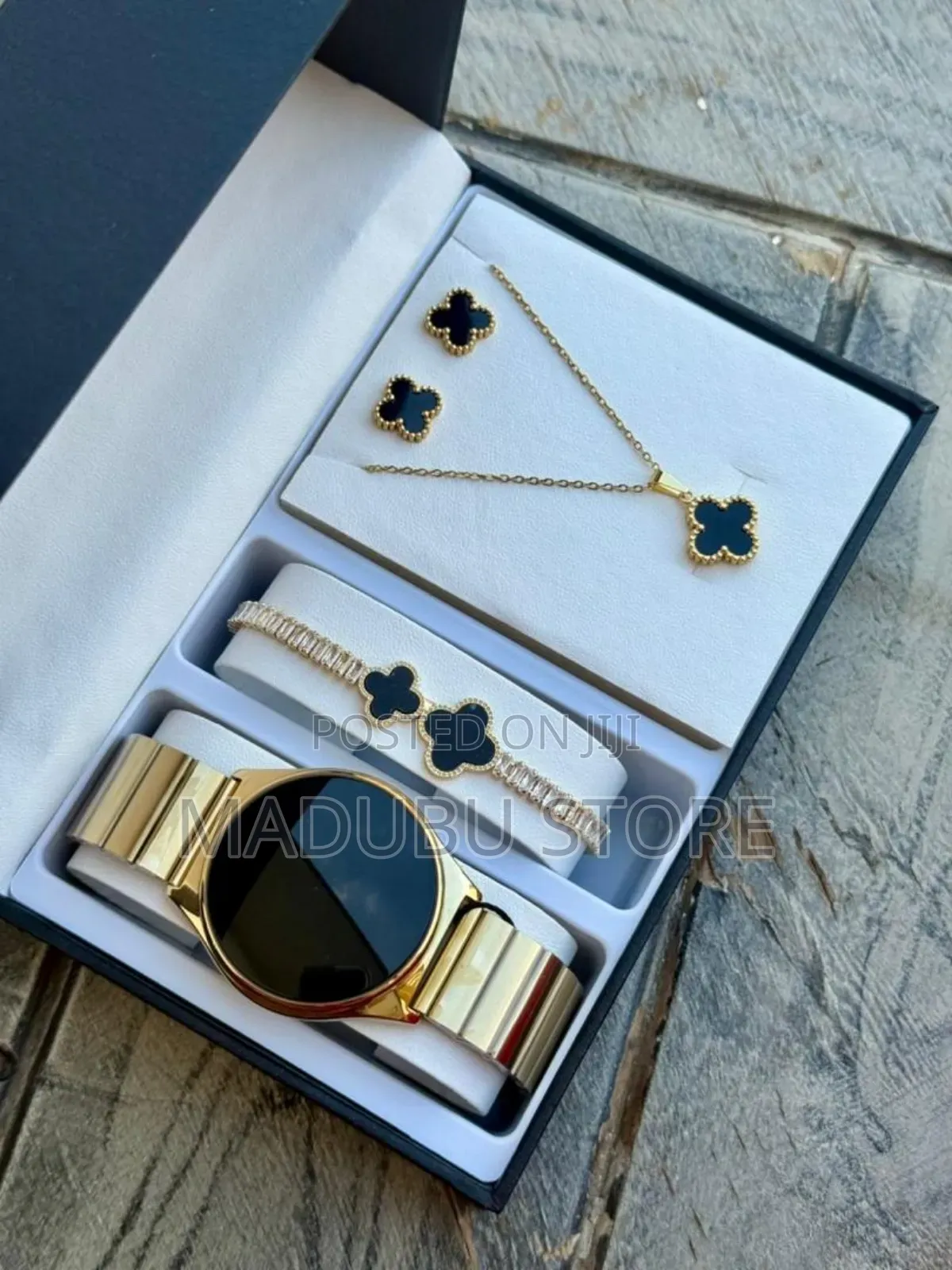 Gold Set of Jewely