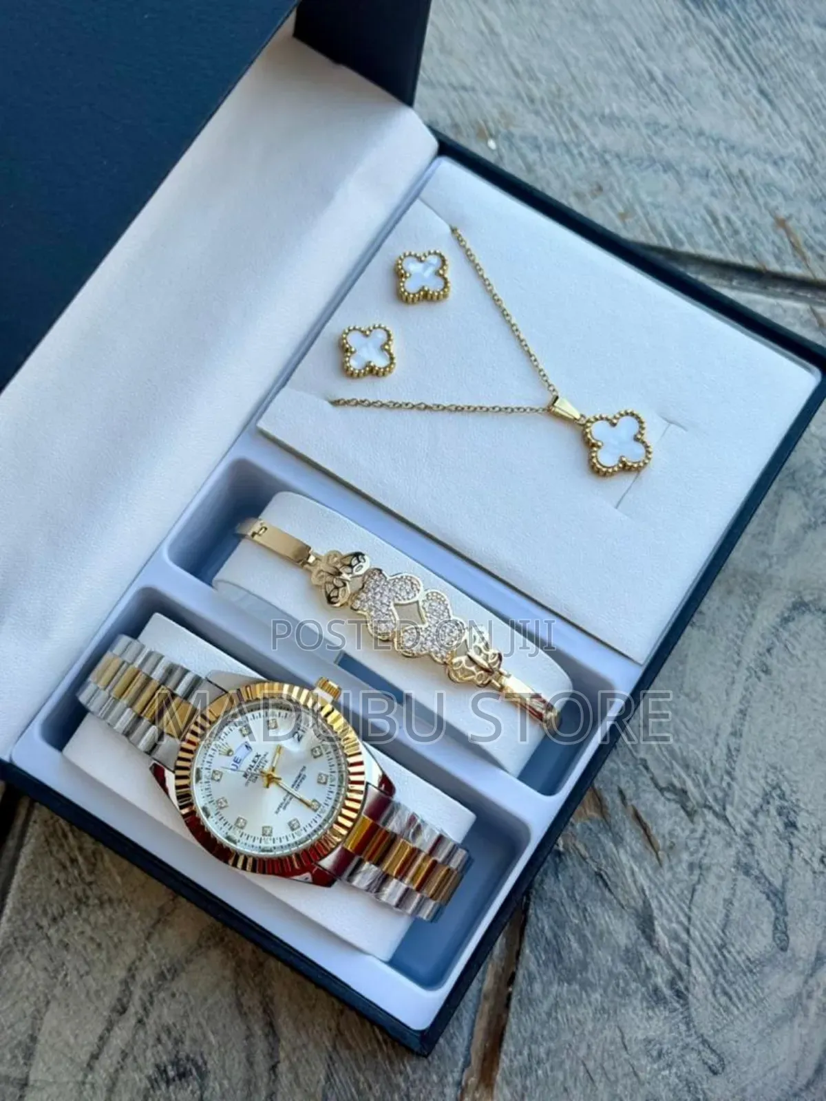 Gold Set of Jewely