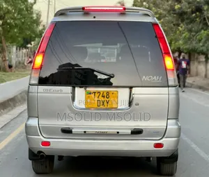 Toyota Noah 2002 Silver