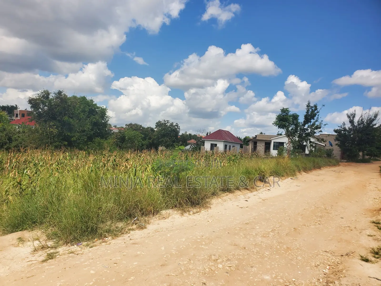 Kiwanja Kinauzwa Madale Kwa Mzungu