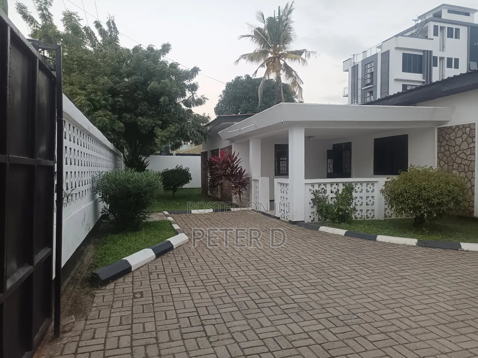 4bdrm House in Mikocheni for rent