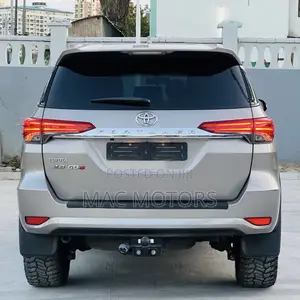 Toyota Fortuner 2.8 D AWD 2017 Silver