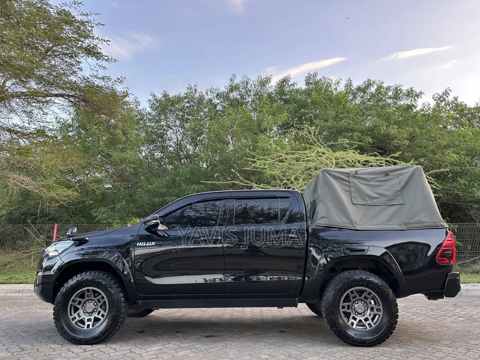 Toyota Hilux 2022 Black