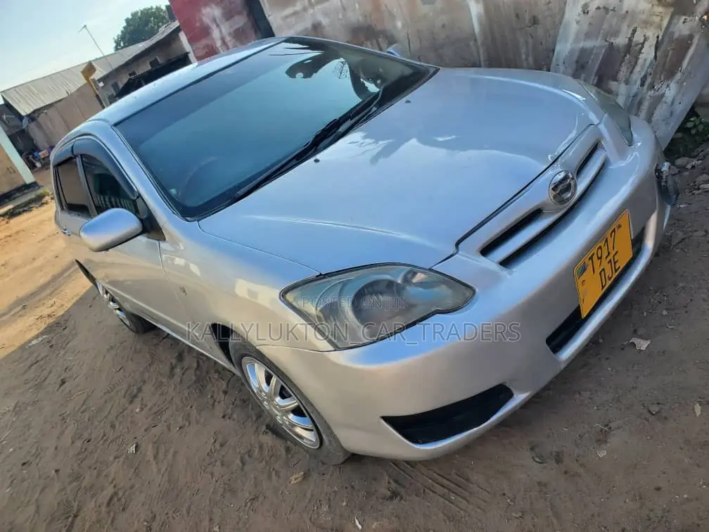Toyota Corolla RunX 2005 Silver