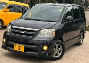 Toyota Noah 2004 Black