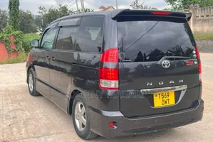 Toyota Noah 2004 Black