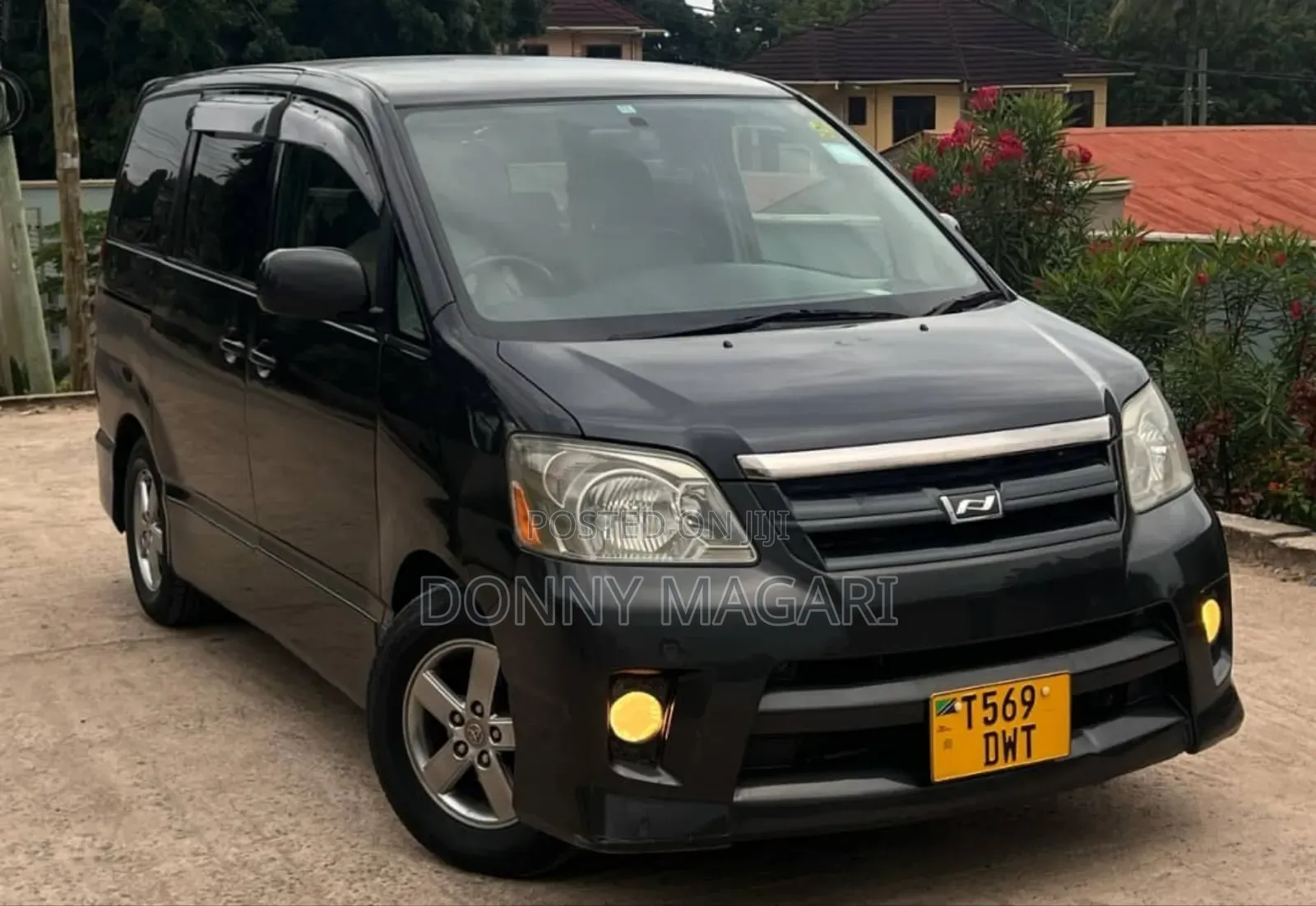 Toyota Noah 2004 Black