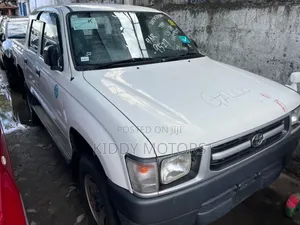 Toyota Hilux 2003 White