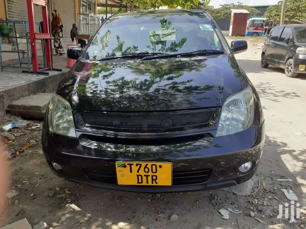 Toyota IST 2004 Black