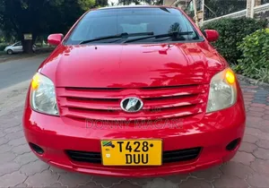 Toyota IST 2005 Red
