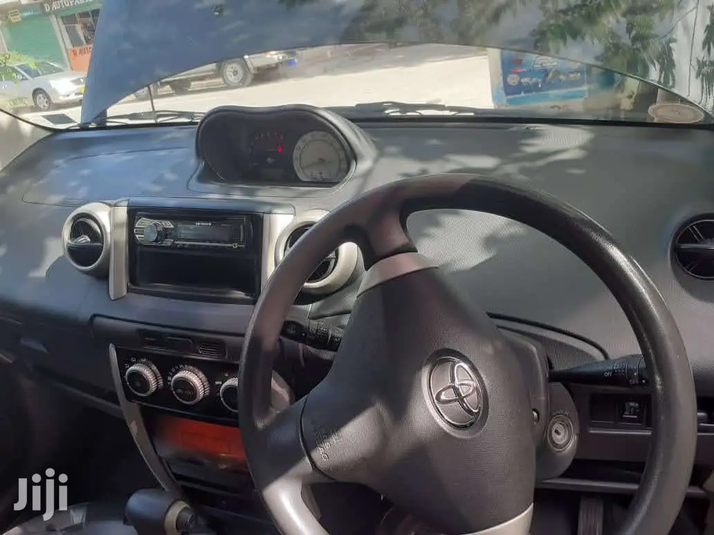 Toyota IST 2004 Black