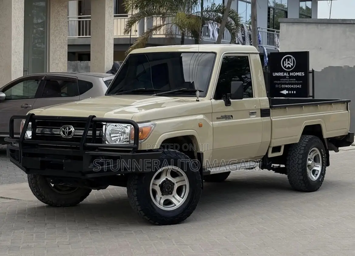 Toyota Land Cruiser 2013 Gold