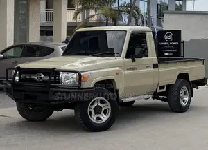 Toyota Land Cruiser 2013 Gold