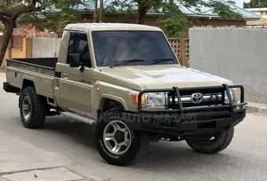 Toyota Land Cruiser 2013 Gold