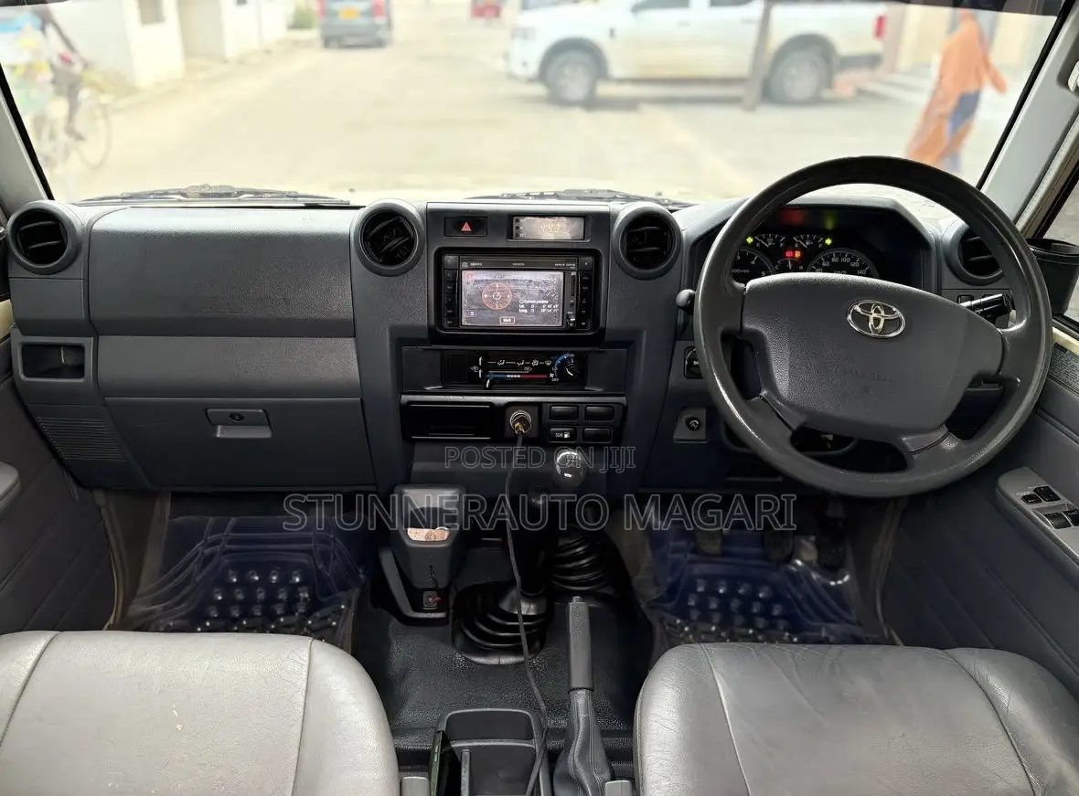 Toyota Land Cruiser 2013 Gold
