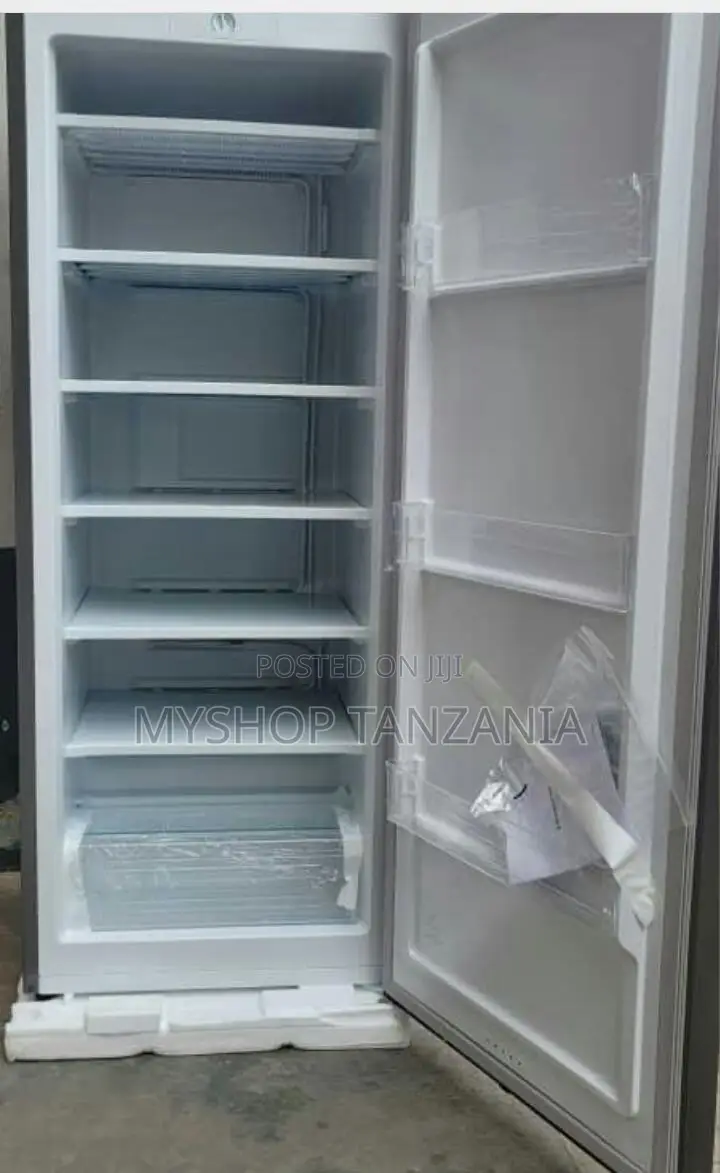 Hisense Stand Freezer Rs819