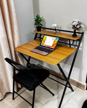 Modern Foldable Computer Desk With Adjustable Shelf