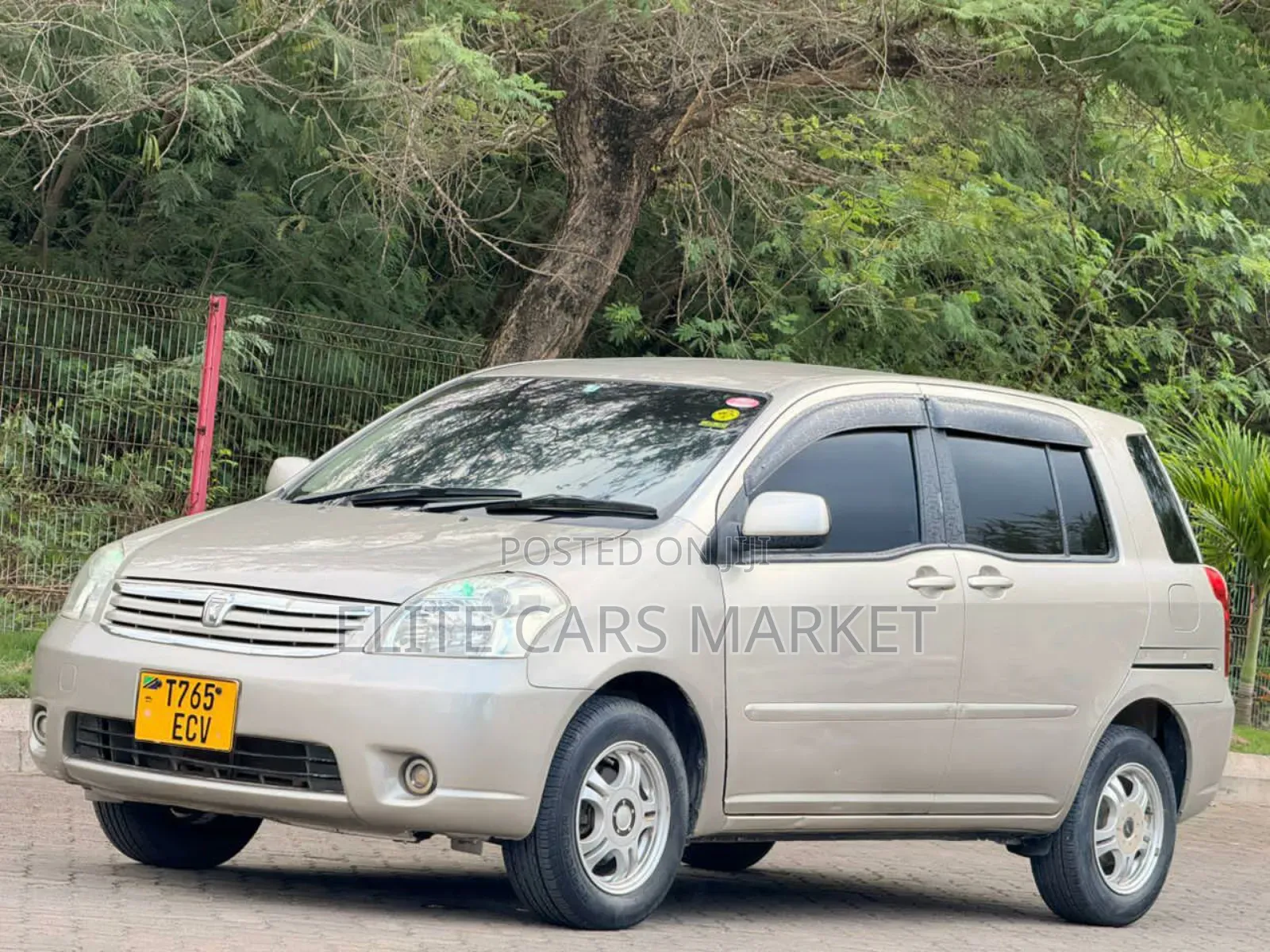 Toyota Raum 2005 Gold