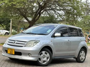 Toyota IST 2004 Silver