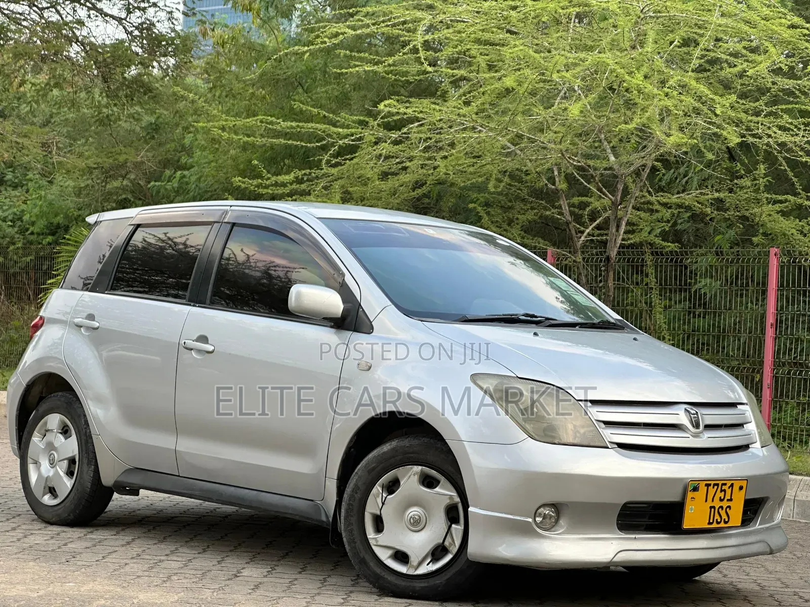Toyota IST 2004 Silver