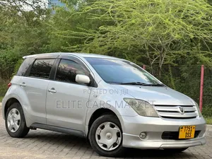 Toyota IST 2004 Silver