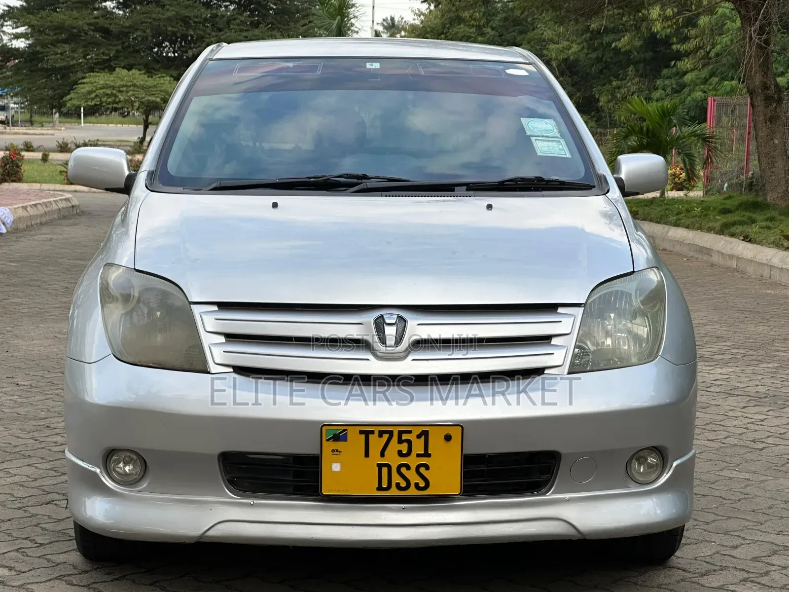 Toyota IST 2004 Silver
