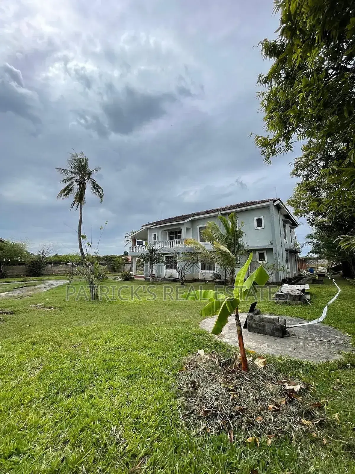 8bdrm House in Patricks Real Estate, Mbezi Beach for sale