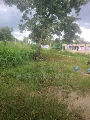 Kiwanja Kinauzwa Makongo Juu