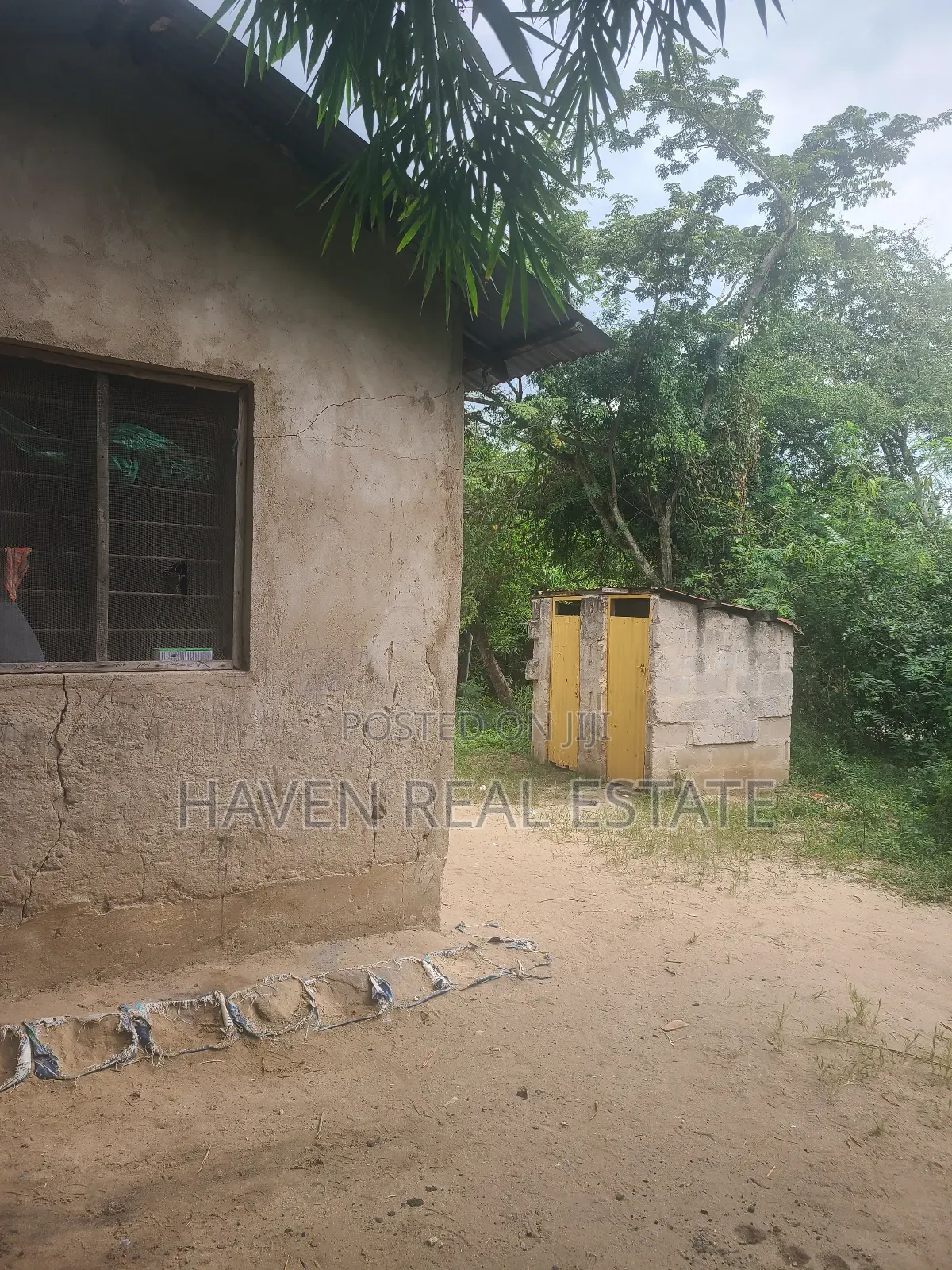 Kiwanja Kinauzwa Makongo Juu
