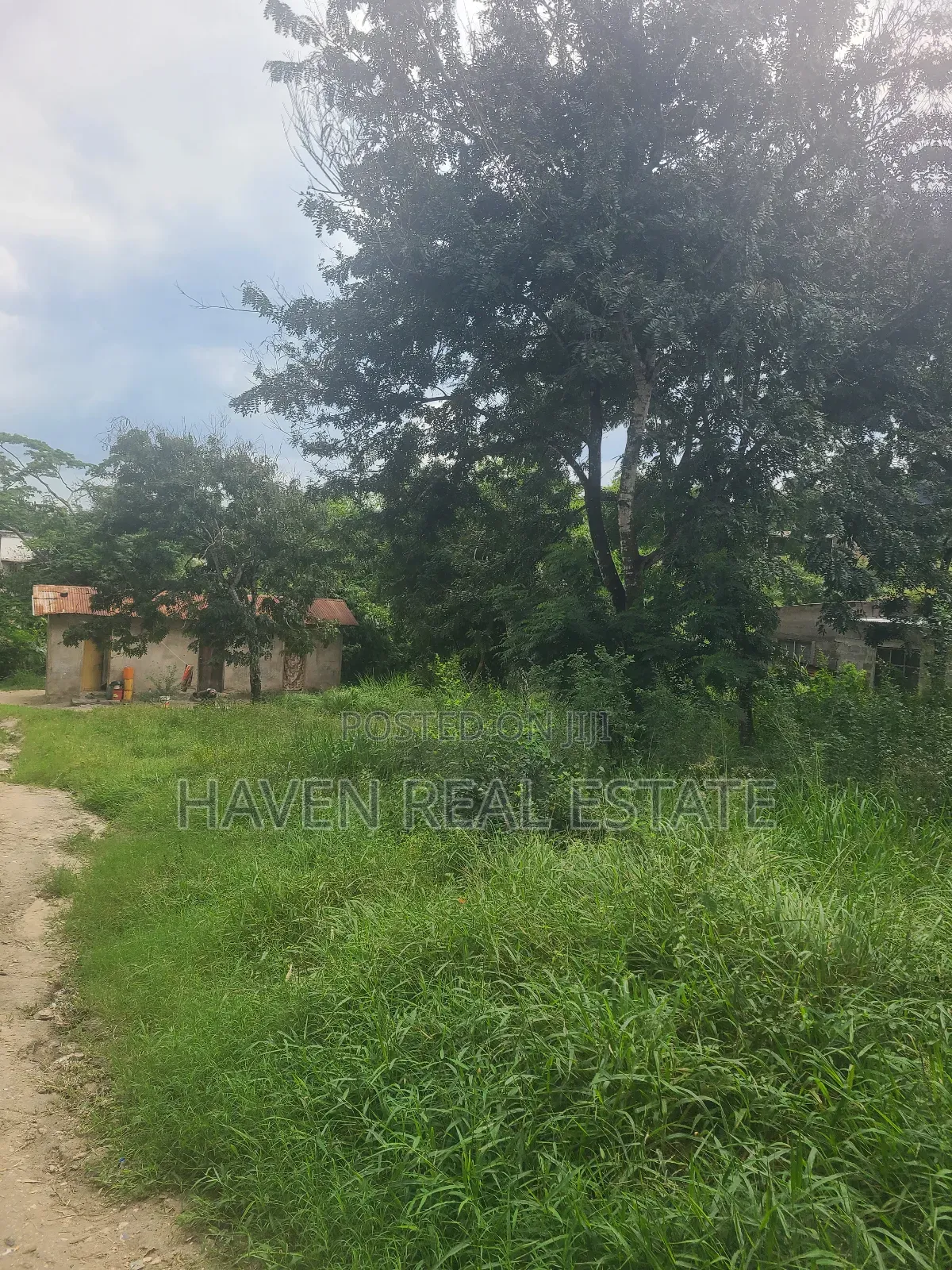 Kiwanja Kinauzwa Makongo Juu