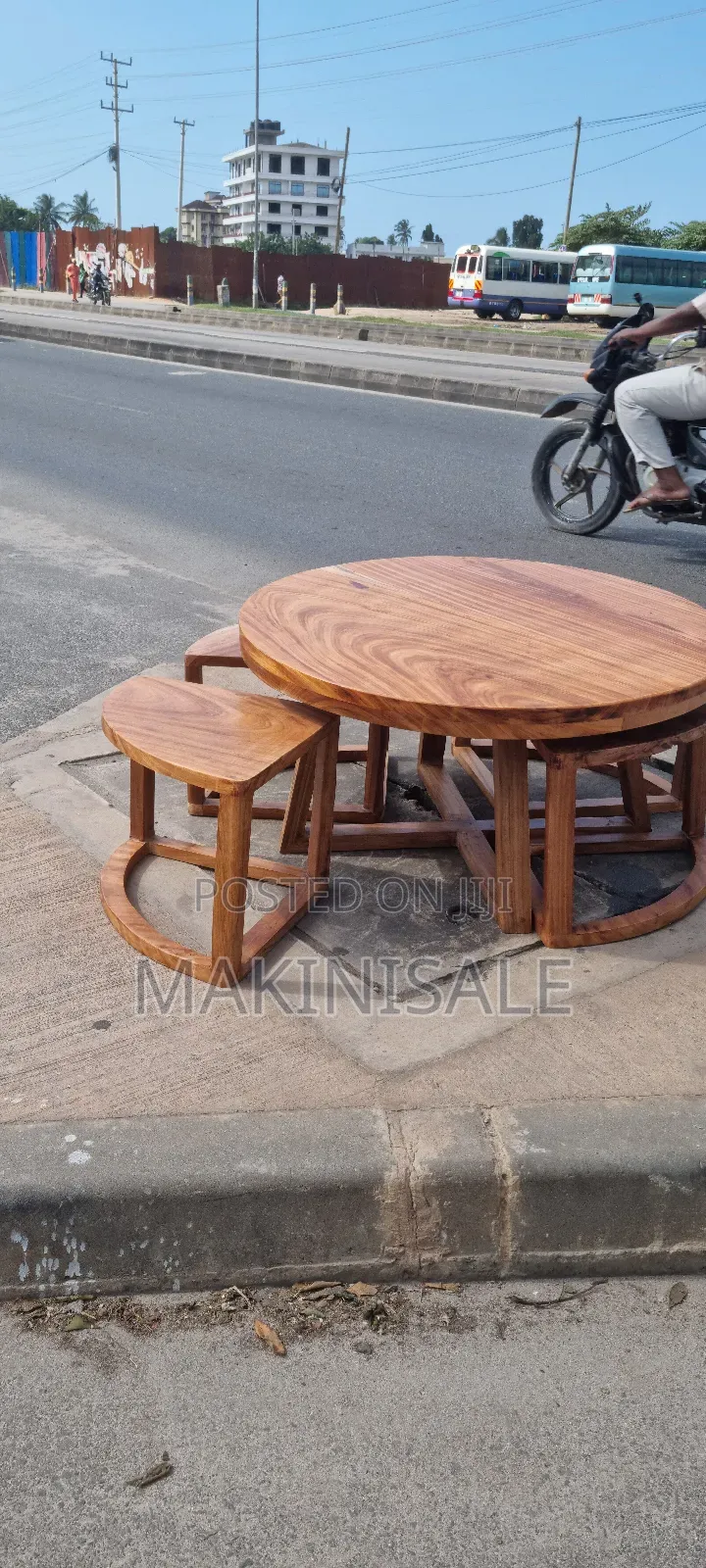 Coffee Table Round Na Viti Vyake